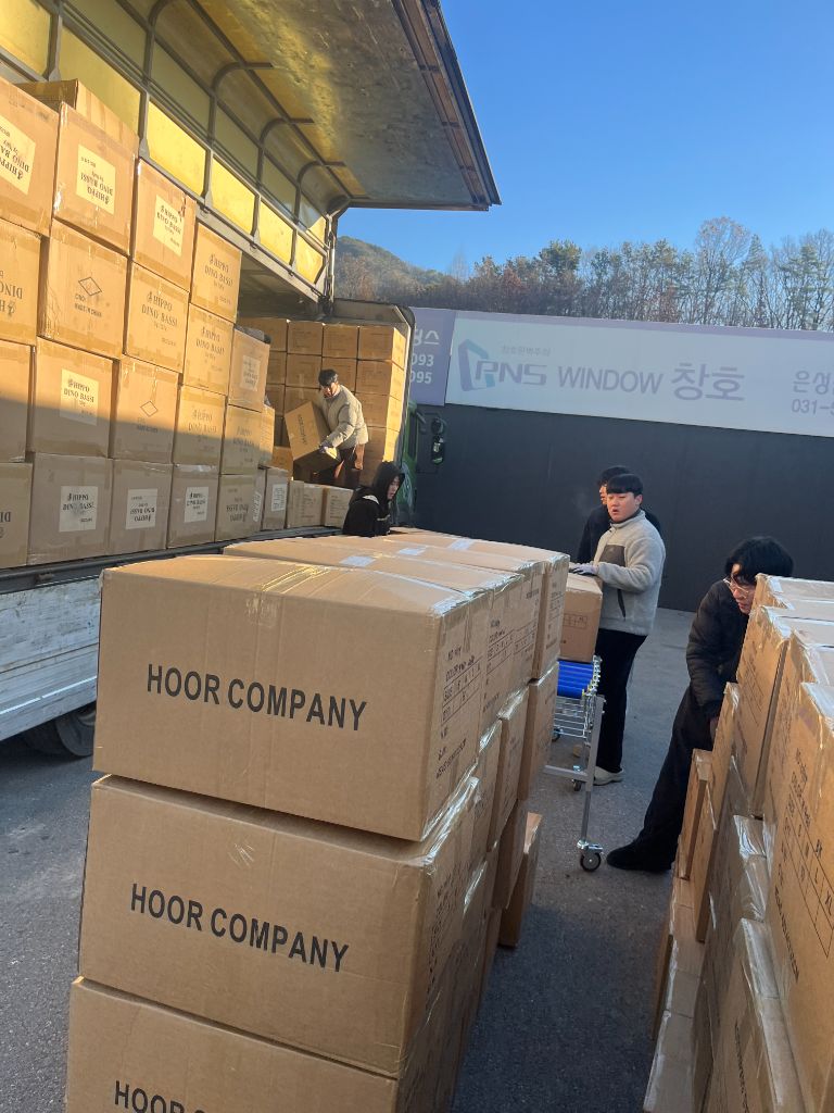HOOR COMPANY 생산 박스 · 자체 도매 시작